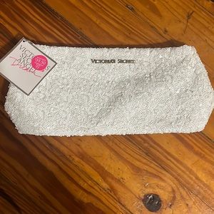 ✨New With Tags✨ Victoria Secret Clutch